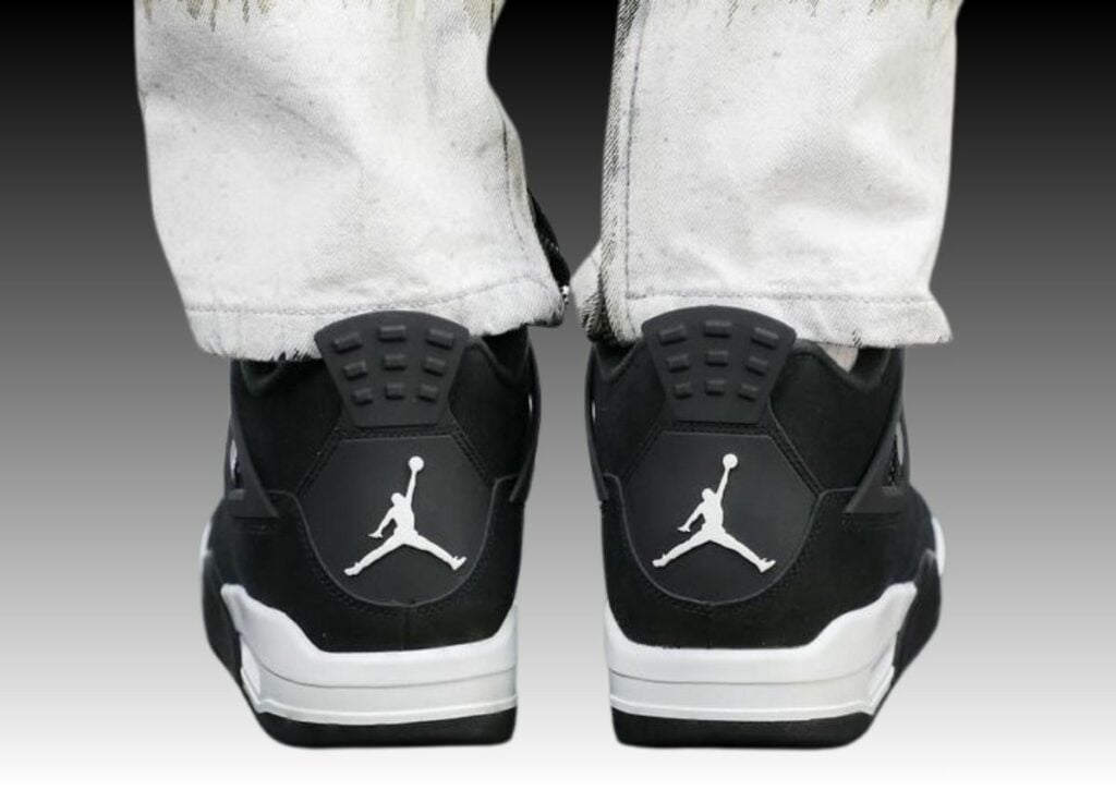 Air Jordan 4 White Thunder FQ8138-001 On-Feet