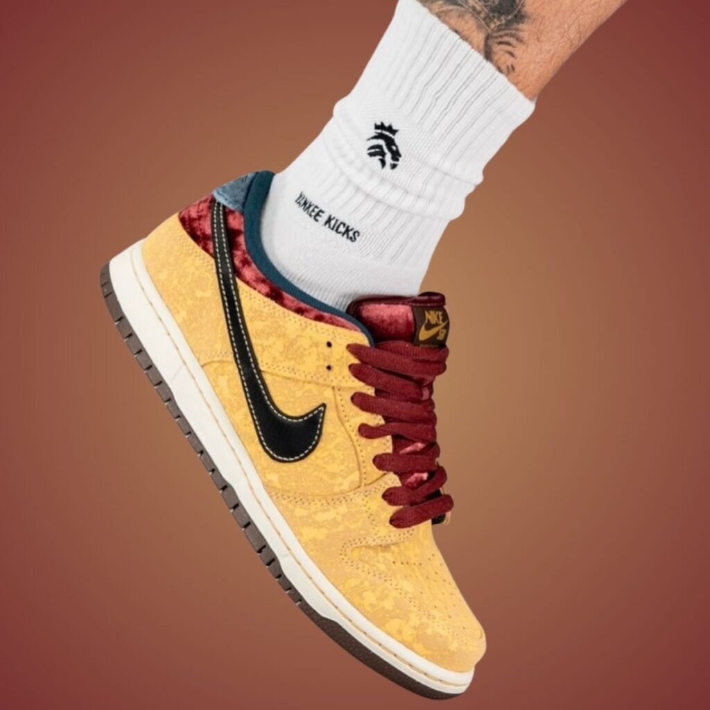Nike SB Dunk Low City of Theatre Cinema FZ1278-200 On-Feet