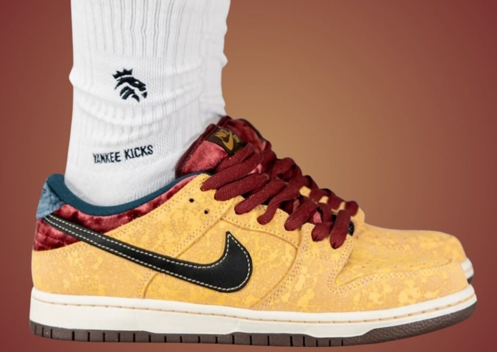Nike SB Dunk Low City of Theatre Cinema FZ1278-200 On-Feet